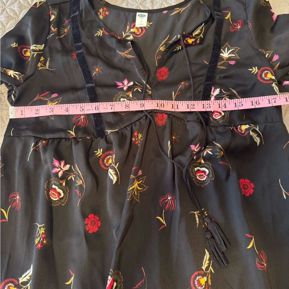 Floral Black Dress with V-Neck - Picture 8 of 9